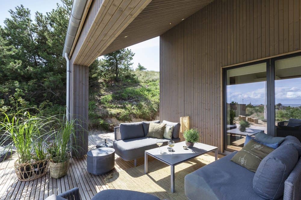 Terrasse med havemøblement i Skanlux trend sommerhus