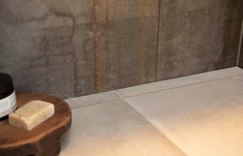 Badeværelse Skanlux Trend sommerhus. Unidrain afløb.