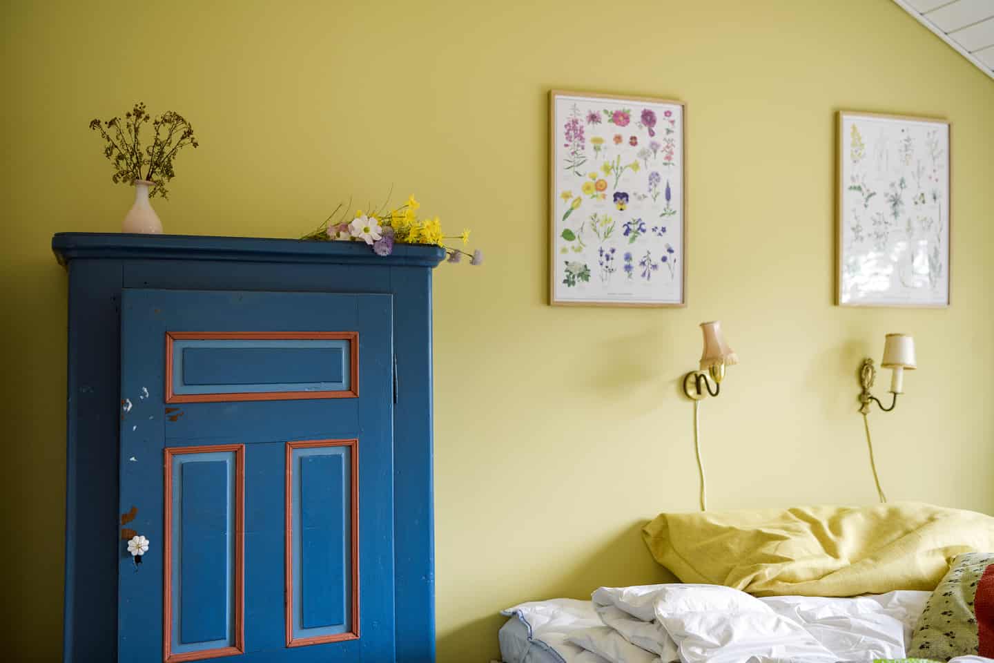 Gult værelse i skanlux sommerhus