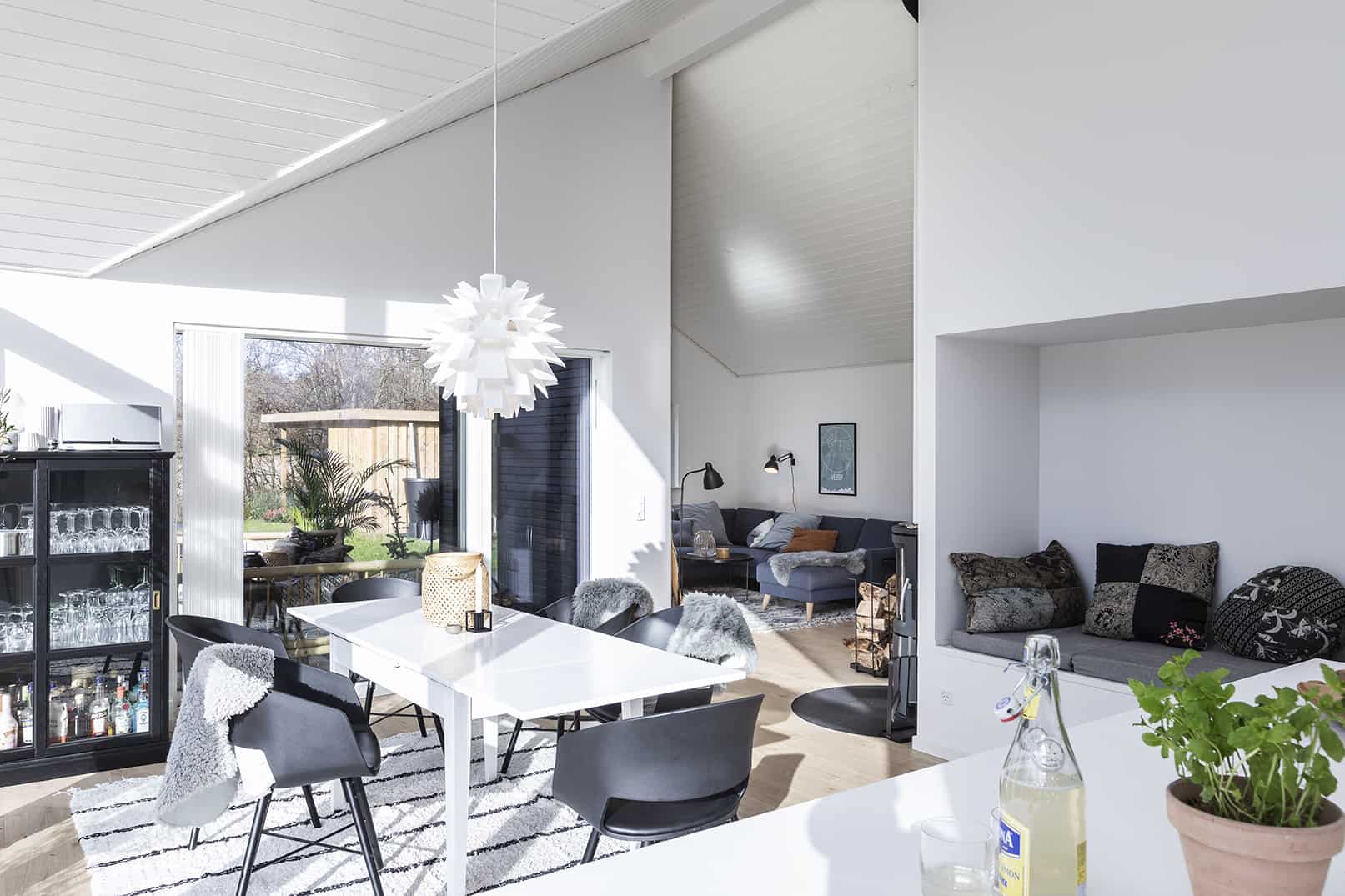 Trend Basic sommerhus fra Skanlux. Moderne og hyggeligt fristed.