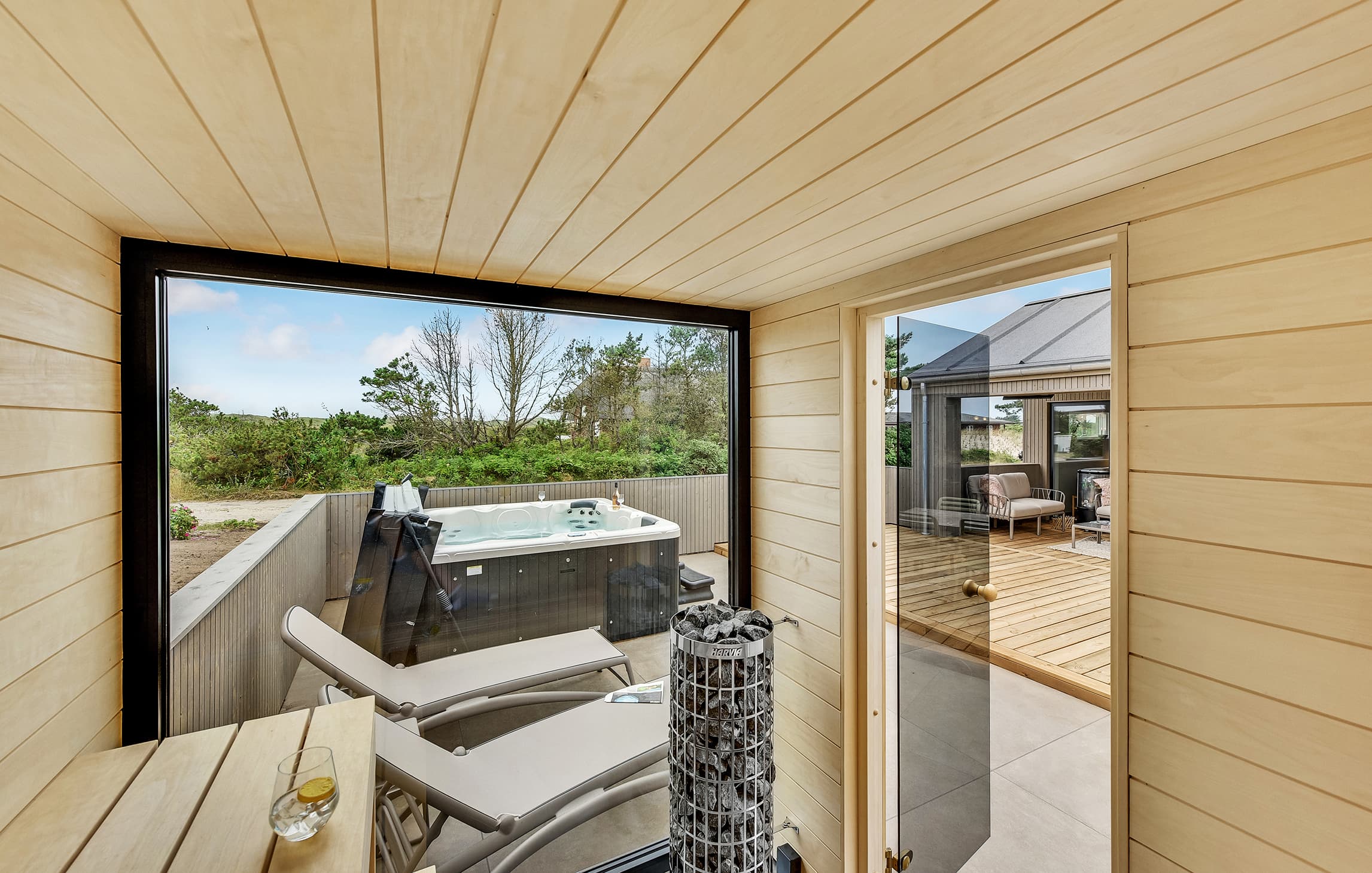 Skanlux Aqua+ luksussommerhus med pool