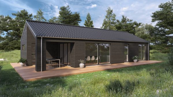 Sommerhus set fra siden med træterrasse i grønt område med træer