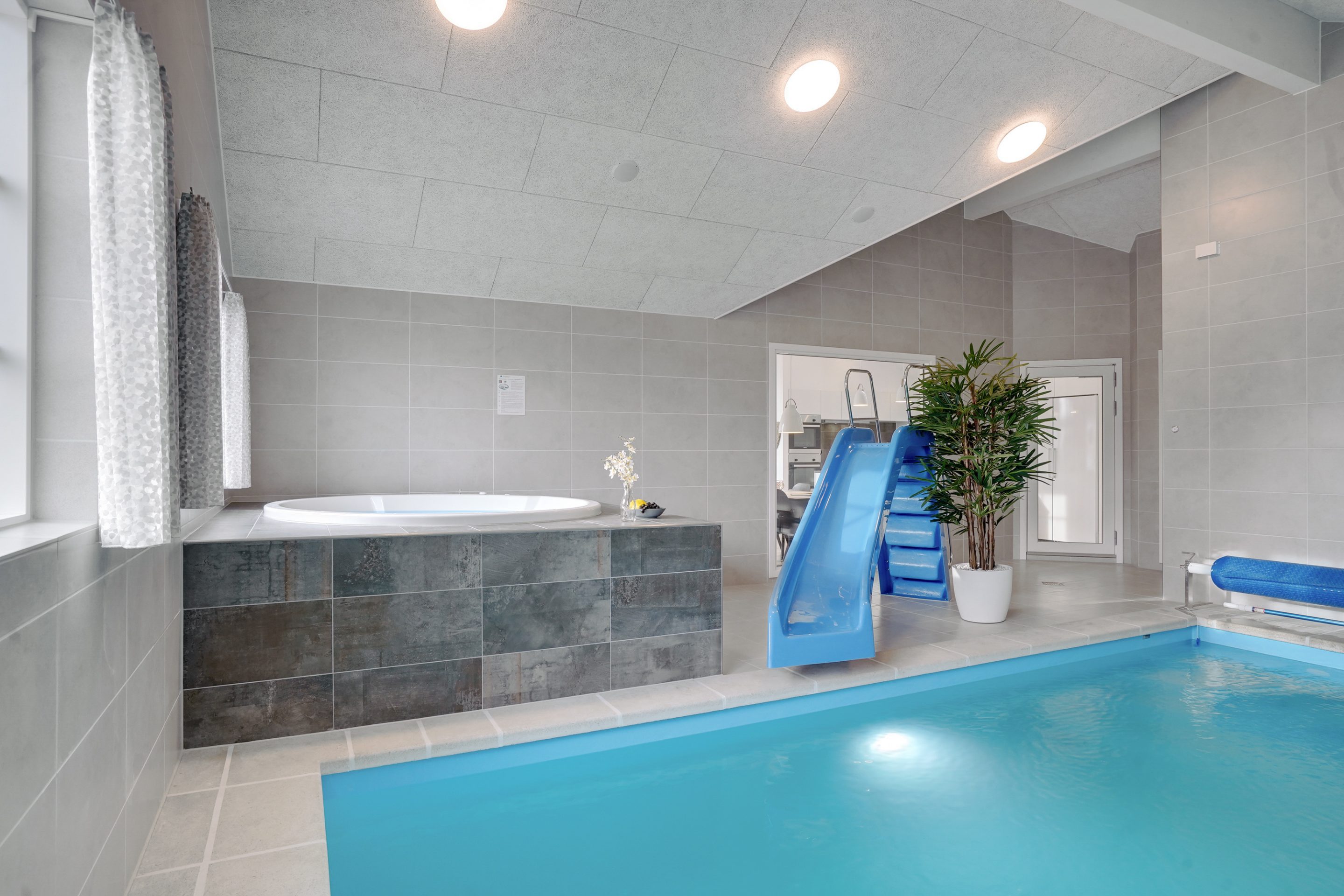 Skanlux Aqua sommerhus med pool og aktivitetsrum