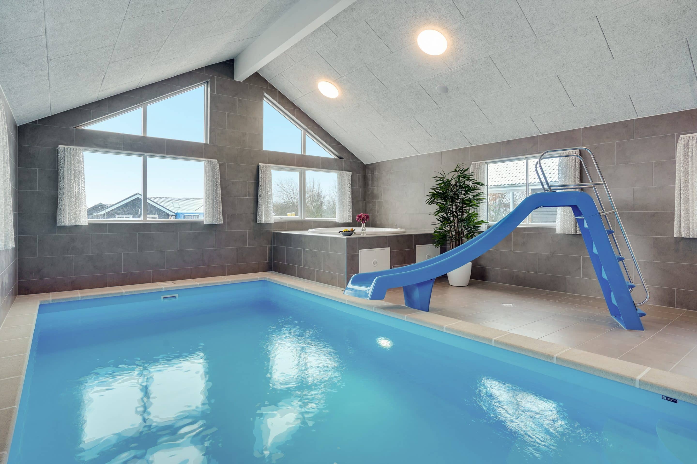 Skanlux Aqua sommerhus med pool og aktivitetsrum