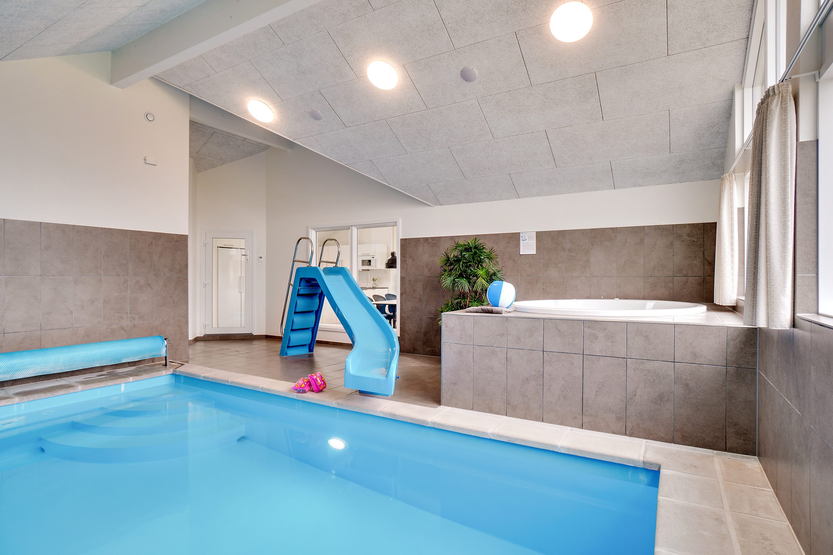 Skanlux Aqua 242 poolhus