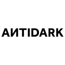 Antidark logo i sort på hvid baggrund