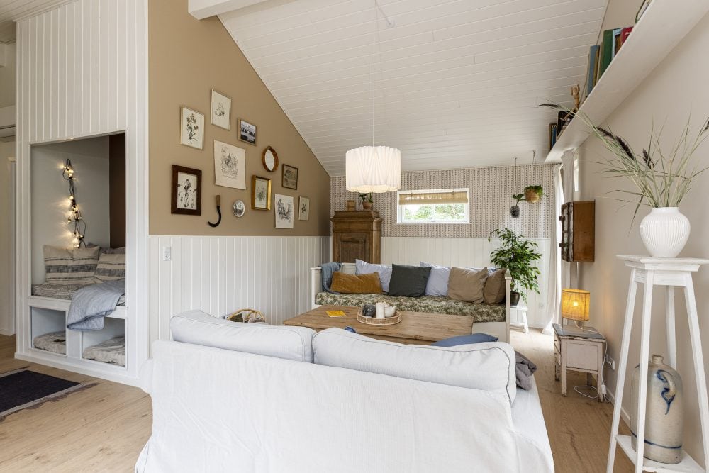 Sommerdrømme TV2 2022 - Belinda og Mathilde stue. Skanlux sommerhus