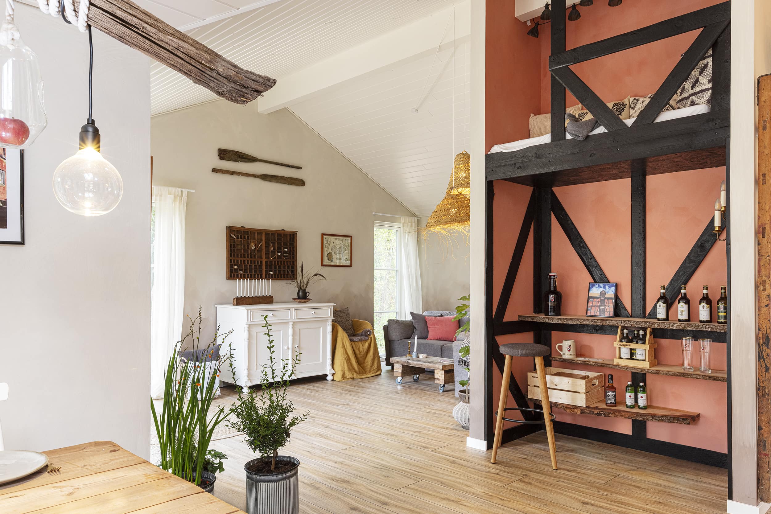 Sommerdrømme TV2 2022 - Louise og Nicolaj stue. Skanlux sommerhus