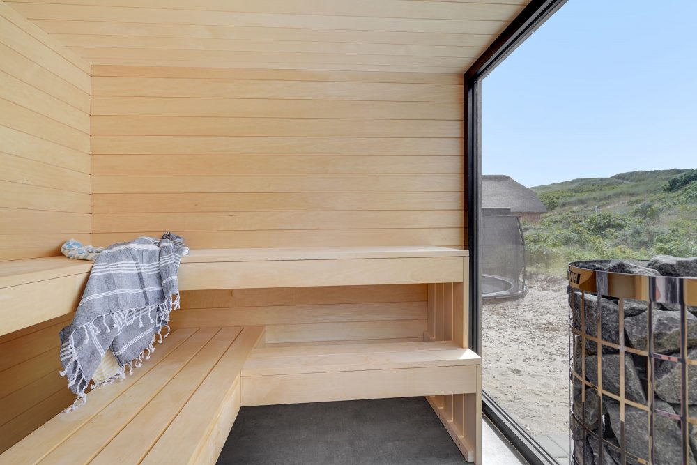 Skanlux poolhuse med udesauna