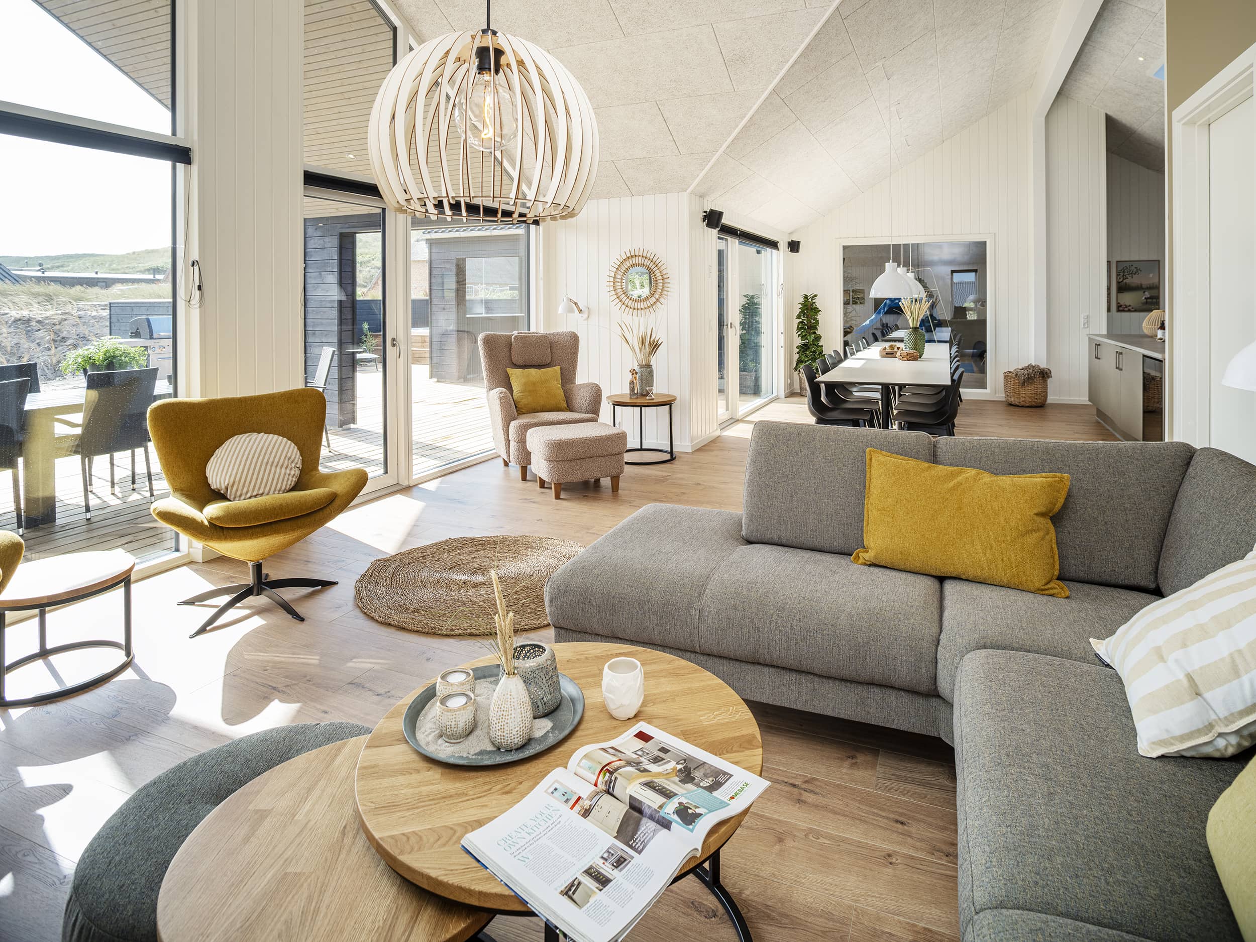 Skanlux Aqua+ sommerhus stue med luksuriøse møbler