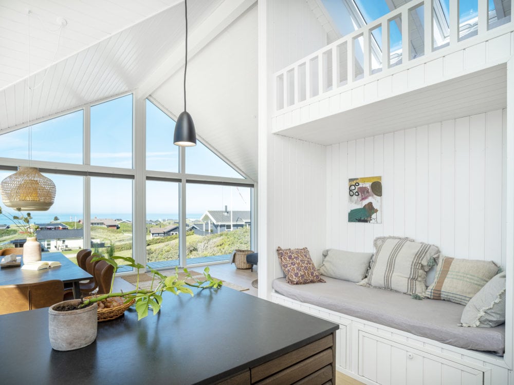 Køkken alrum i moderne udtryk med alkove og hems