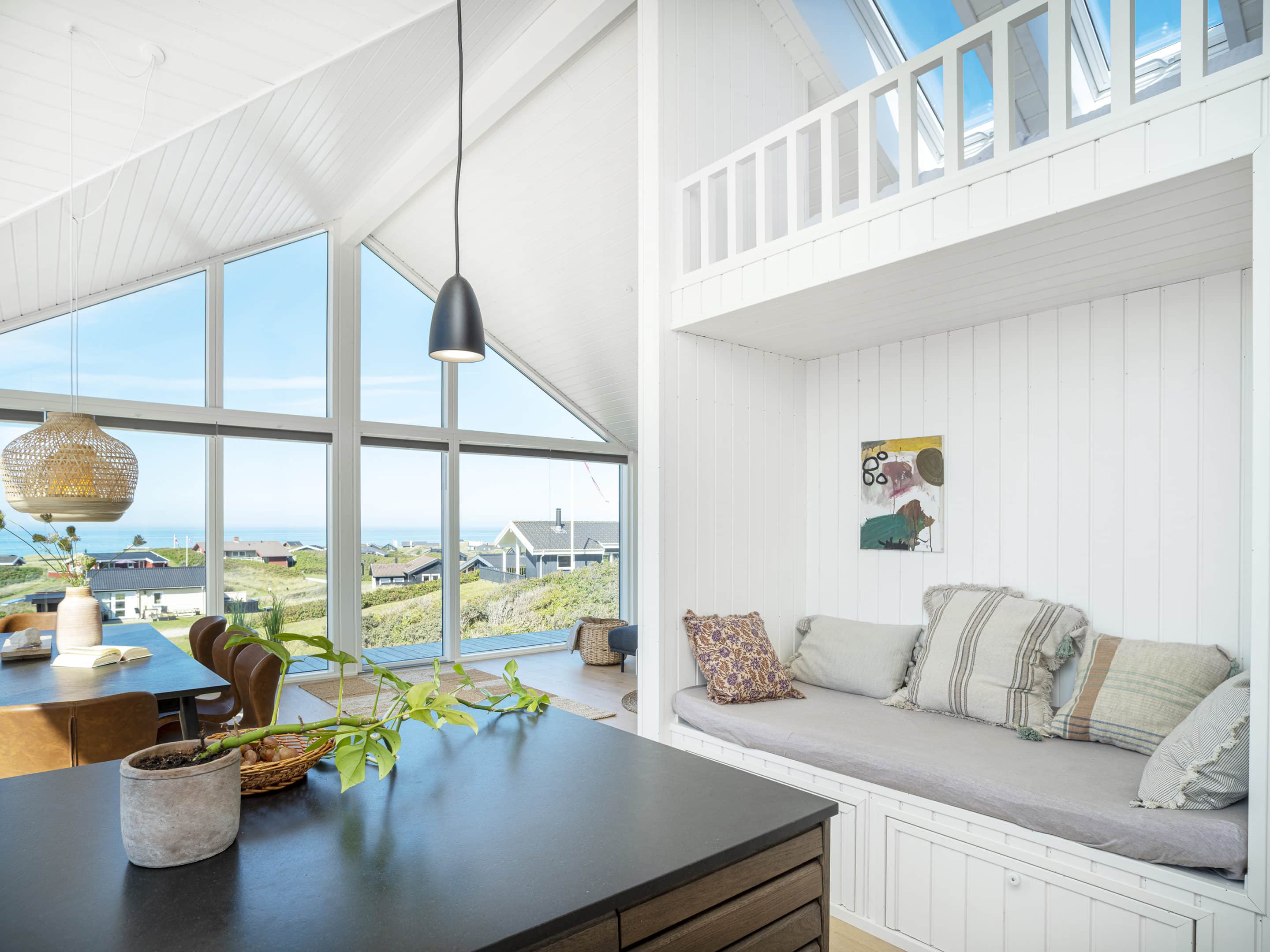 Køkken alrum i moderne udtryk med alkove og hems