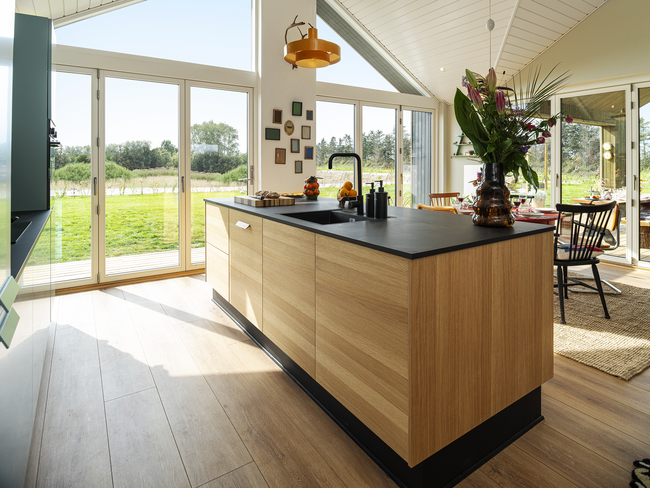 Sommerdrømme TV 2 køkken/alrum - Skanlux Trend sommerhus