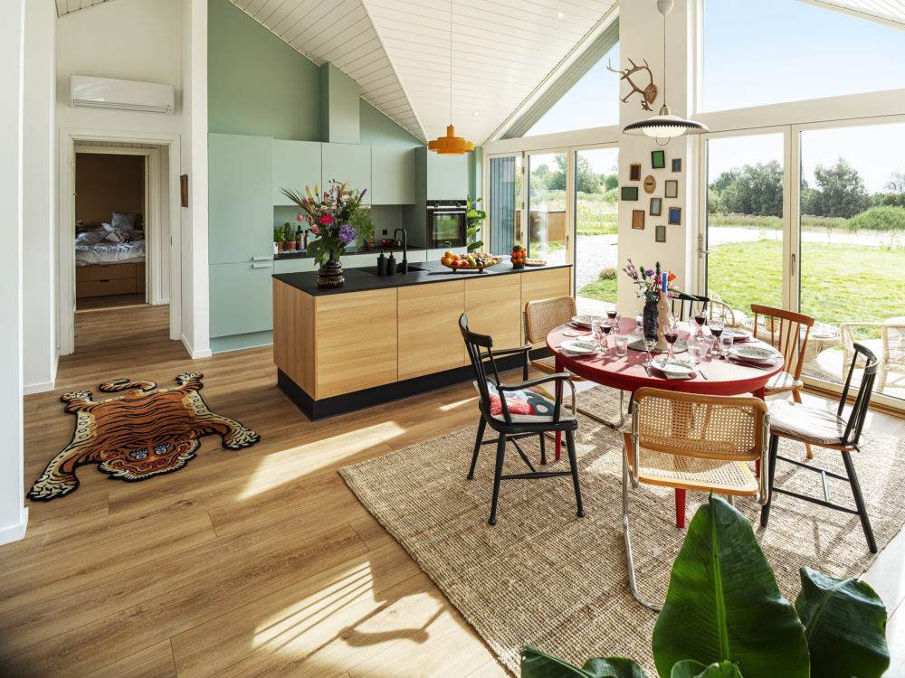 Sommerdrømme TV 2 køkken/alrum - Skanlux Trend sommerhus