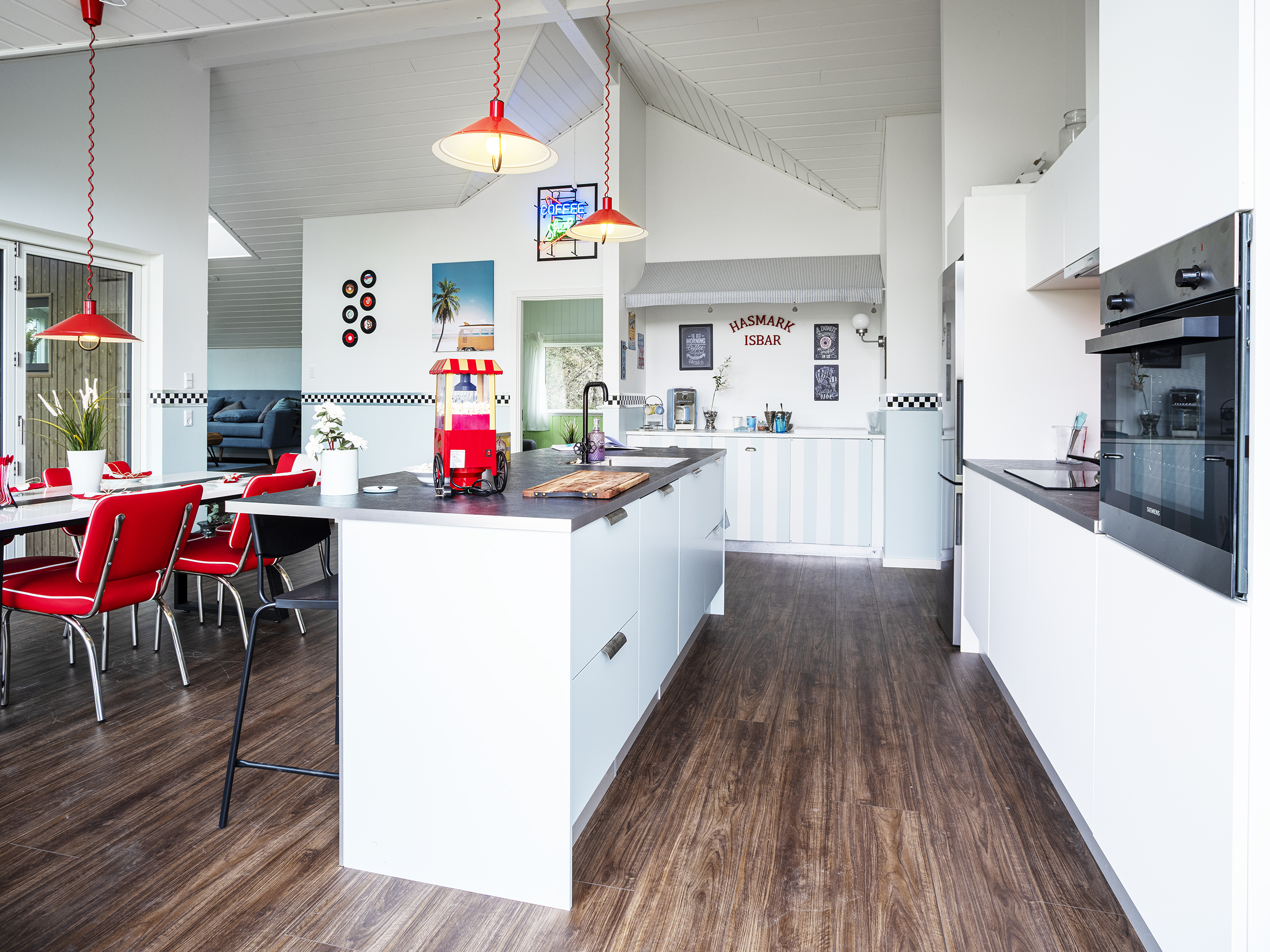 Sommerdrømme TV 2 køkken/alrum - Skanlux Trend sommerhus