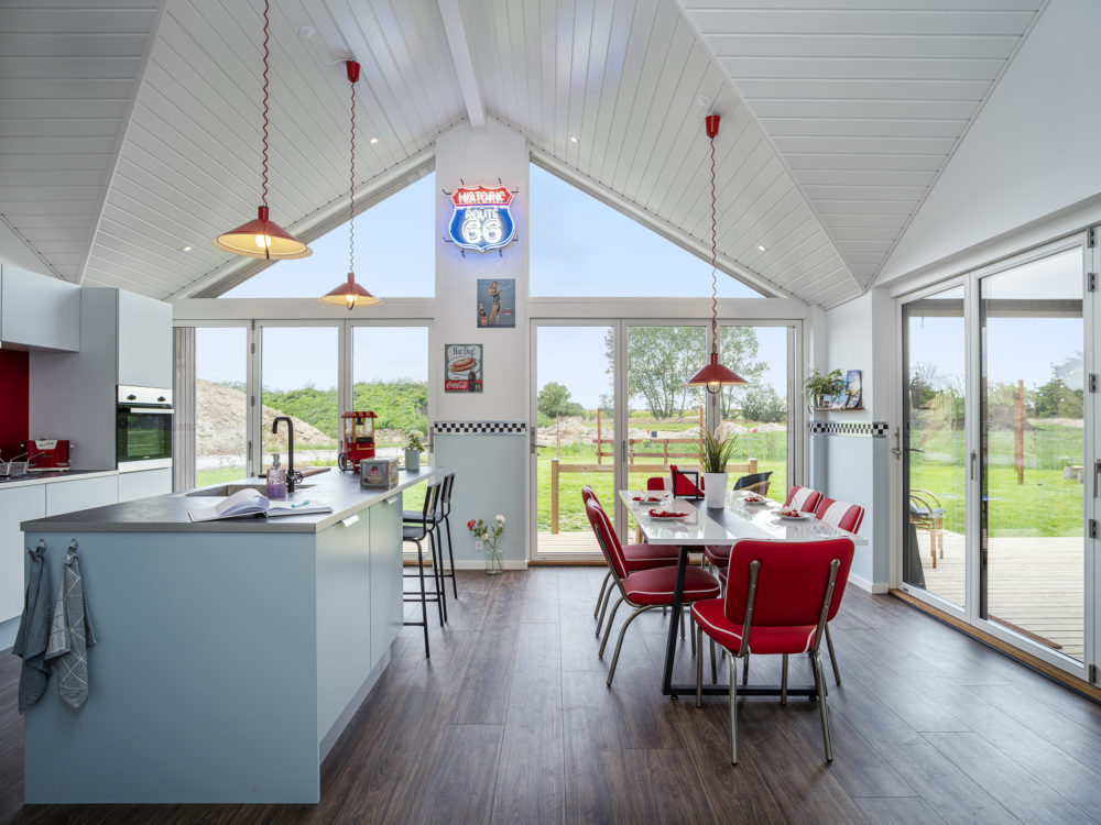 Sommerdrømme TV 2 køkken/alrum - Skanlux Trend sommerhus