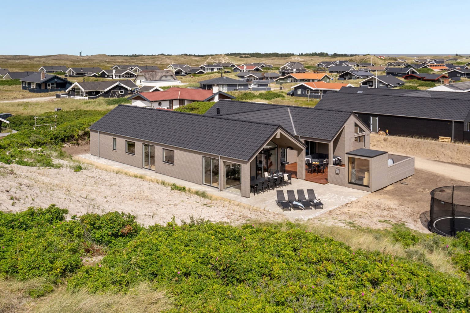 Skanlux Aqua+ poolhus - facade set fra drone