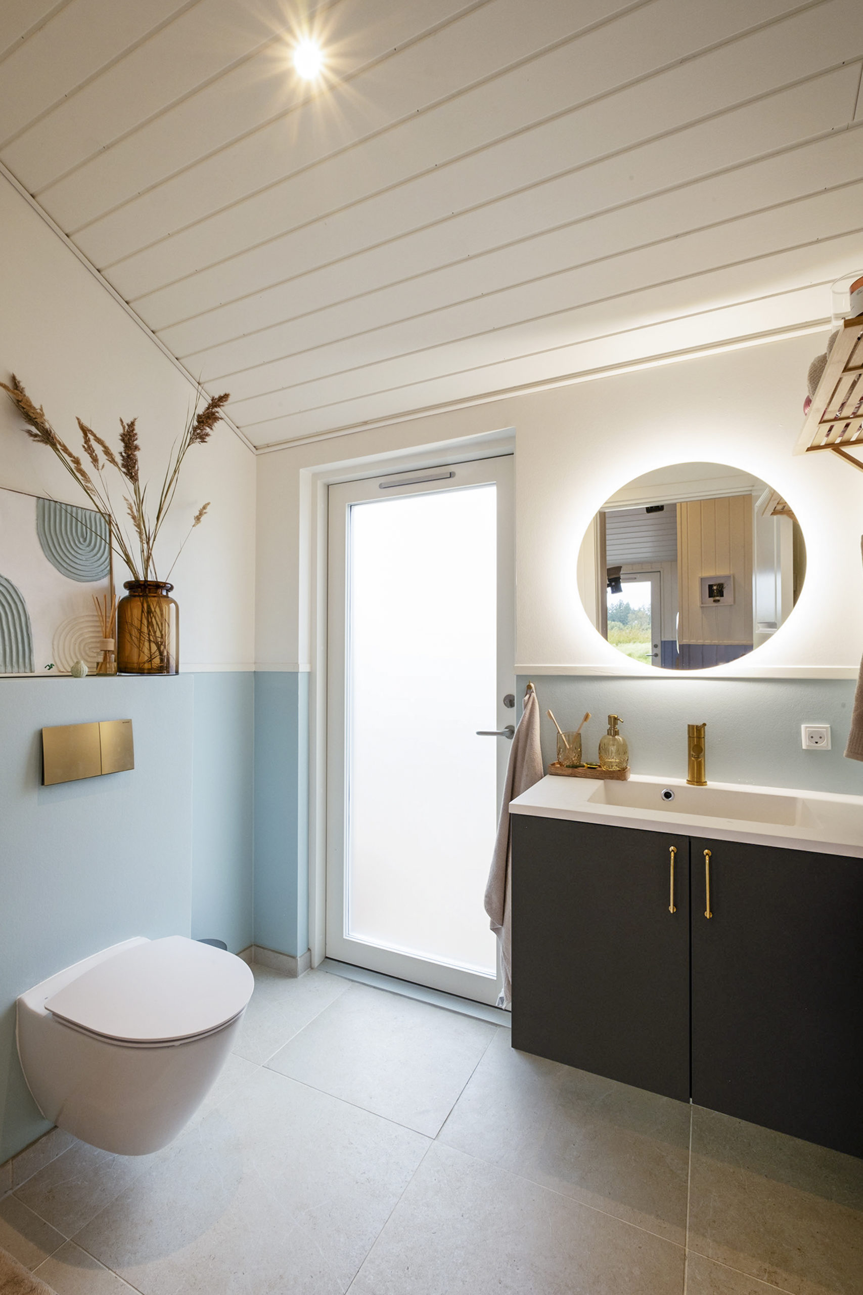 TV 2 Sommerdrømme 2024 - badeværelse