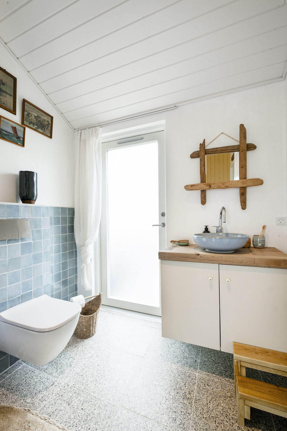 TV 2 Sommerdrømme 2024 - badeværelse