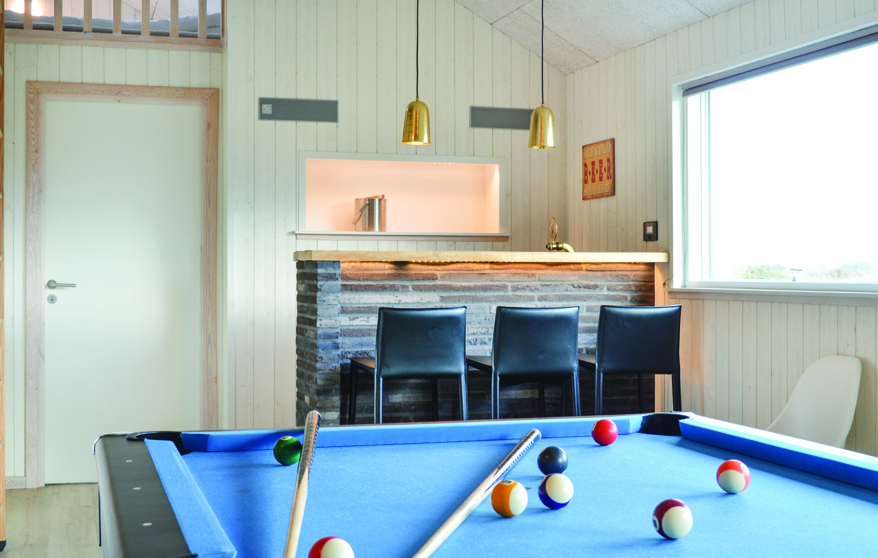 Skanlux poolsommerhus med aktivitetsrum