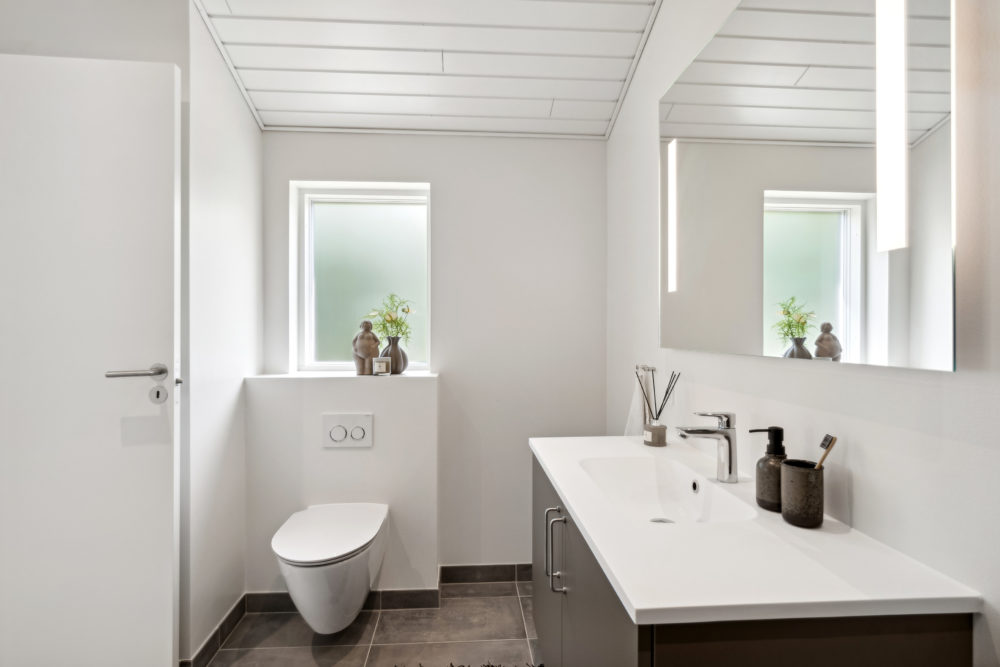 Badeværelse set fra siden