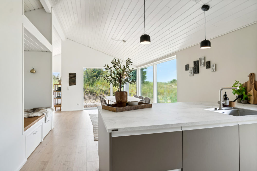 Alrum set fra køkken med moderne materialer