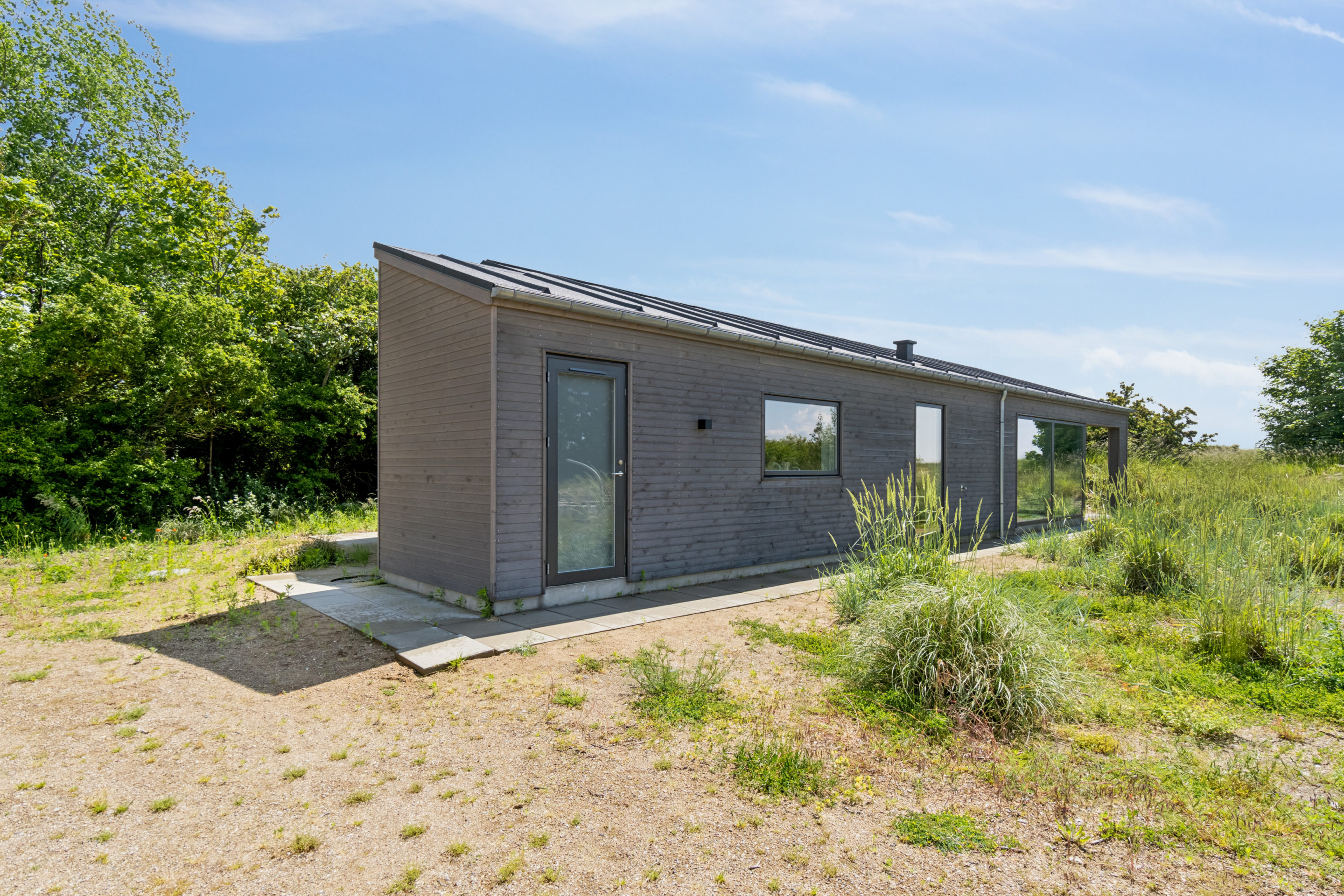 Sommerhus set skråt udefra