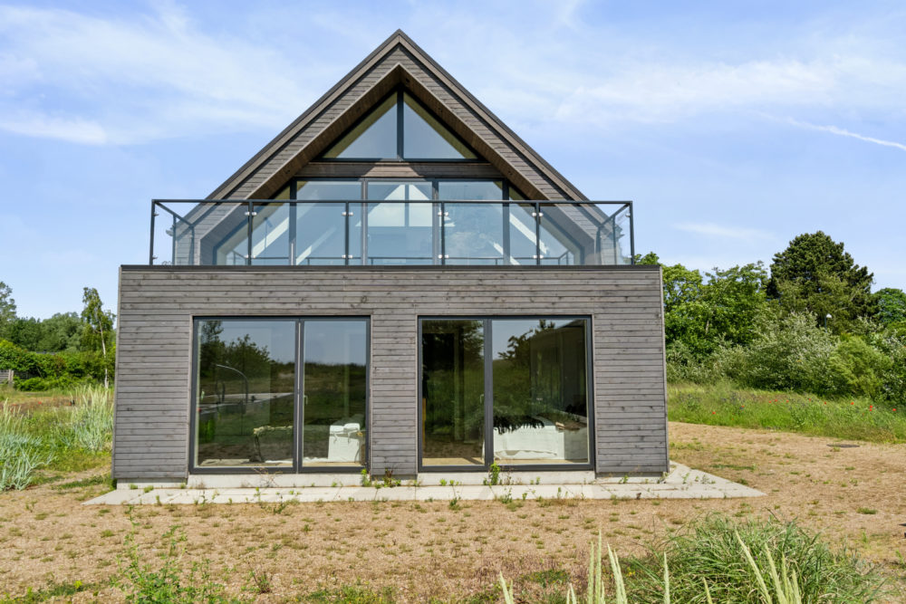 Sommerhus med terrasse på 1. sal