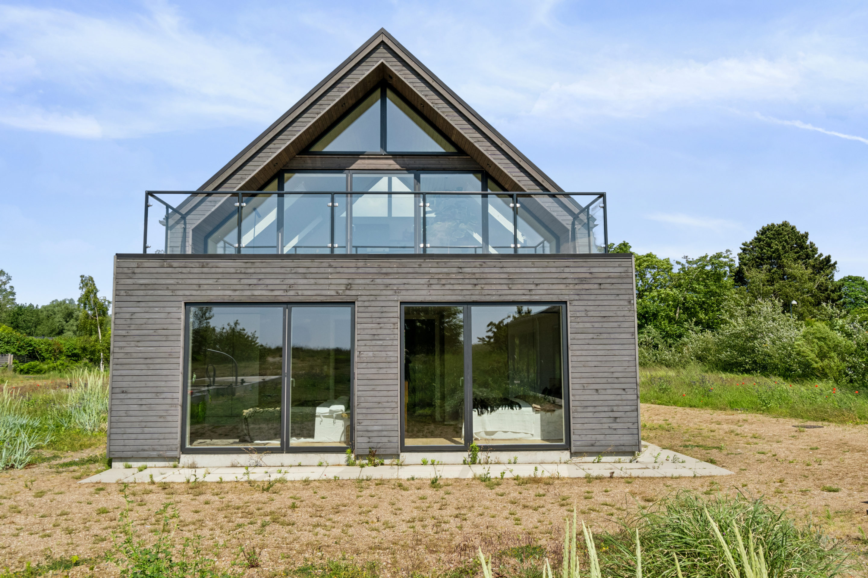 Sommerhus med terrasse på 1. sal