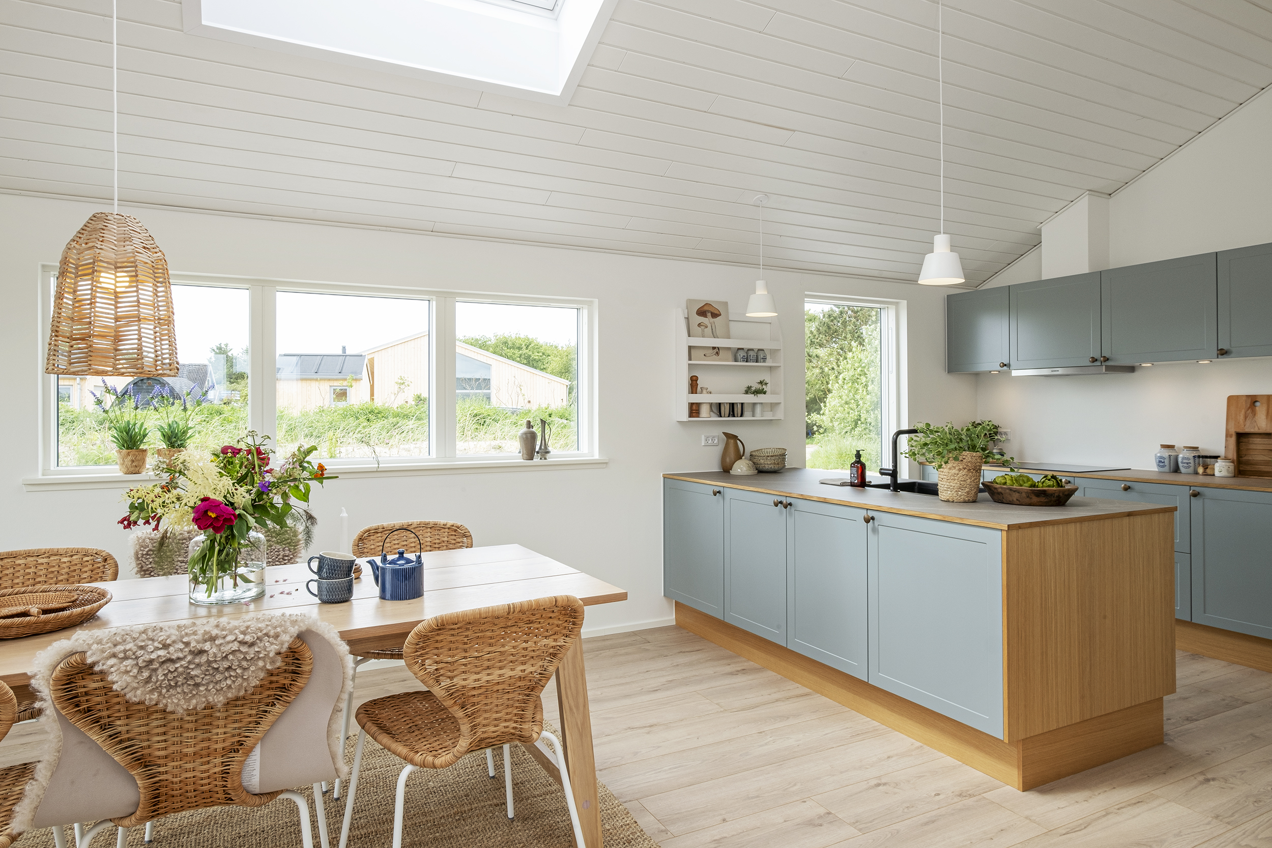 Skanlux Trend Basic 98 sommerhus - køkkenalrum med Svane Køkkenet