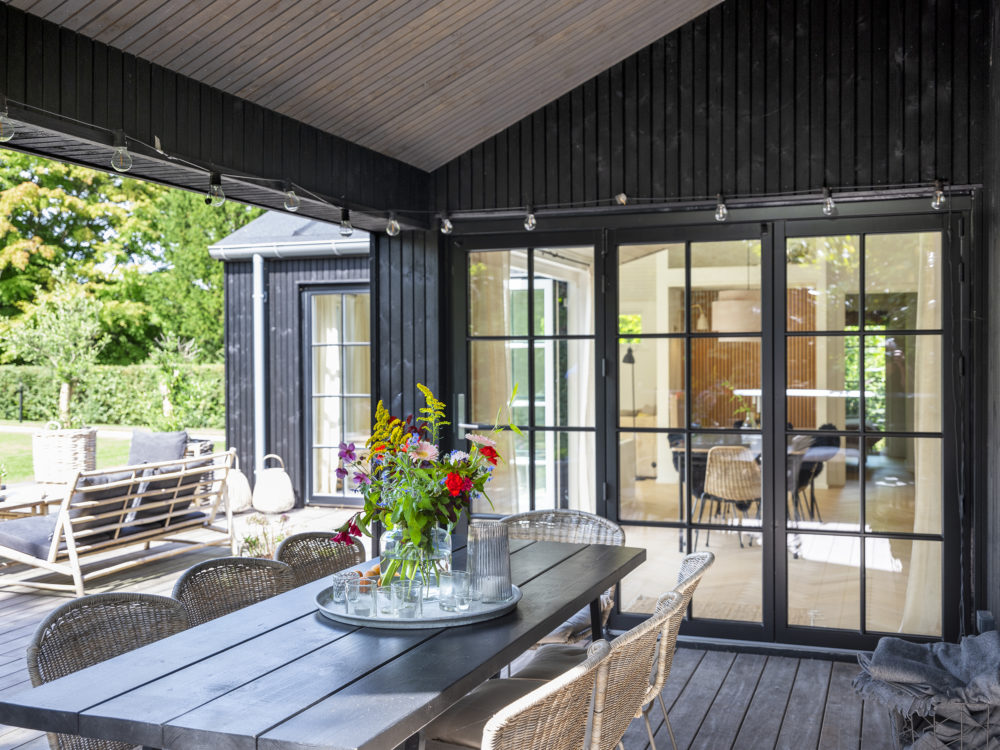 Skanlux Trend sommerhus med sprossede vinduer