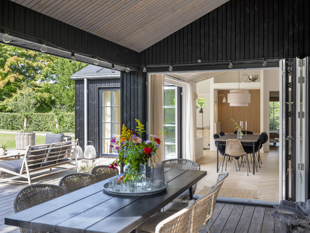 Skanlux Trend sommerhus med sprossede vinduer
