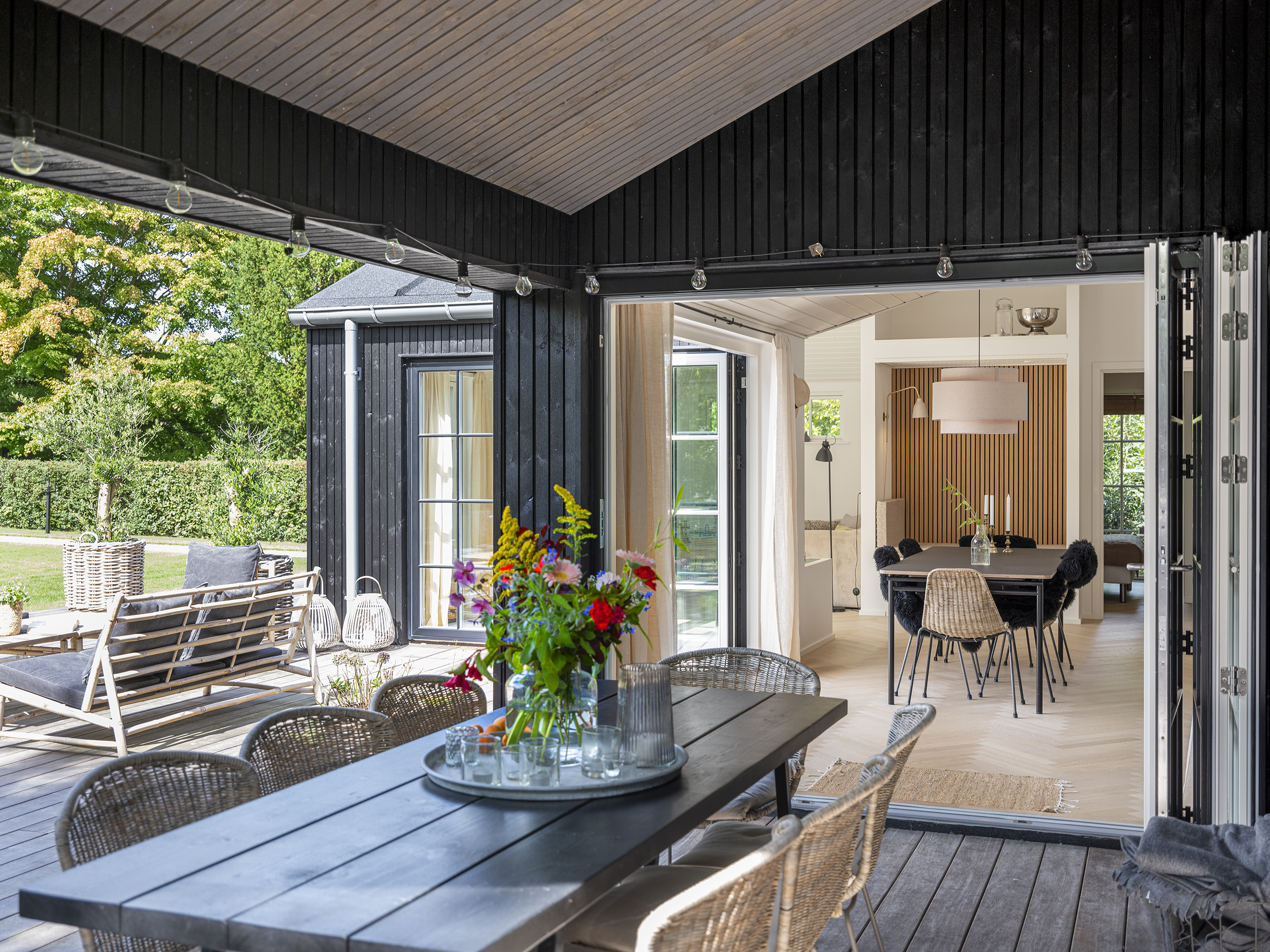 Skanlux Trend sommerhus med sprossede vinduer