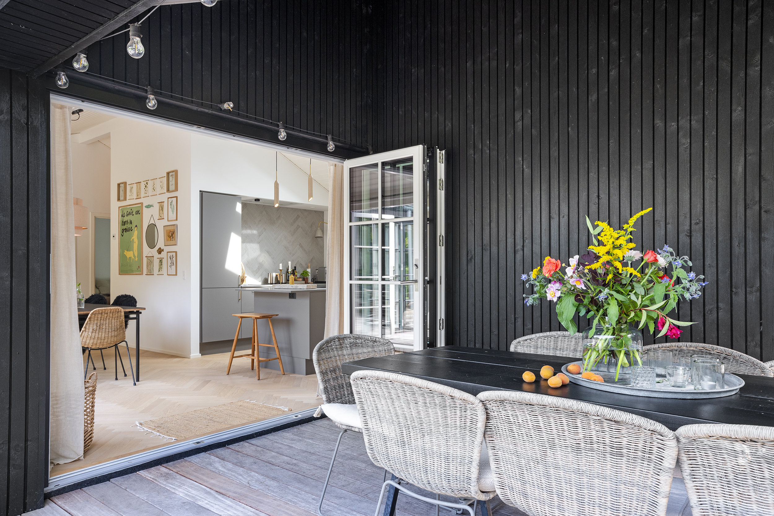 Skanlux Trend sommerhus med sprossede vinduer