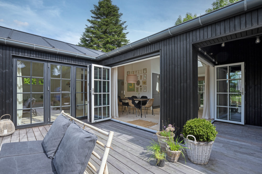 Skanlux Trend sommerhus med sprossede vinduer