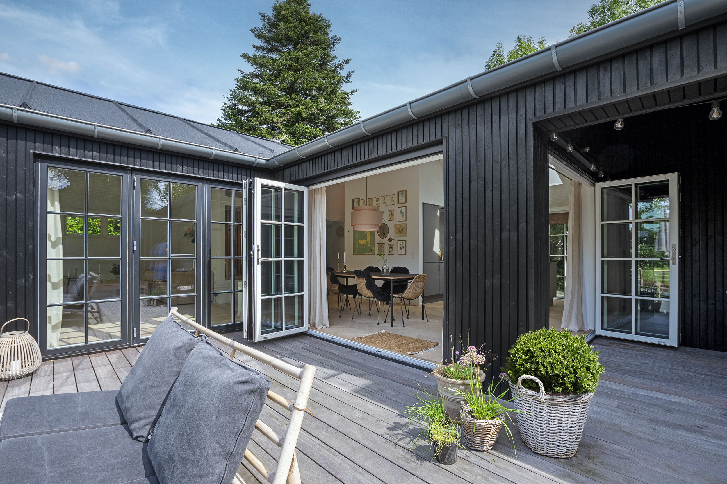 Skanlux Trend sommerhus med sprossede vinduer