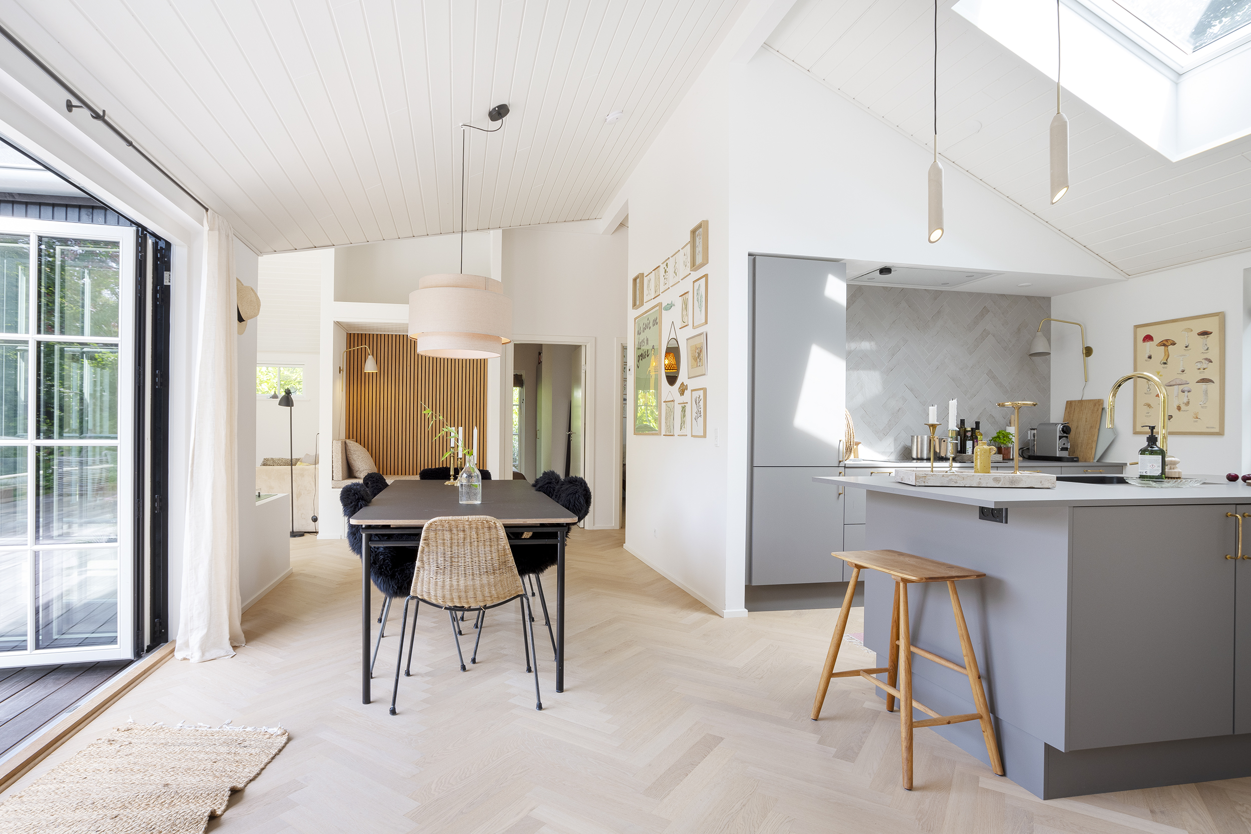 Skanlux Trend sommerhus med sprossede vinduer