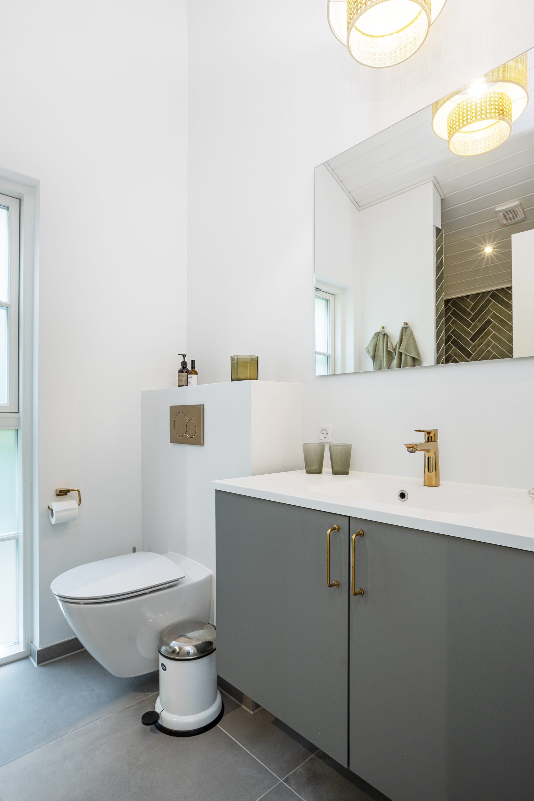 Skanlux Trend sommerhus med sprossede vinduer