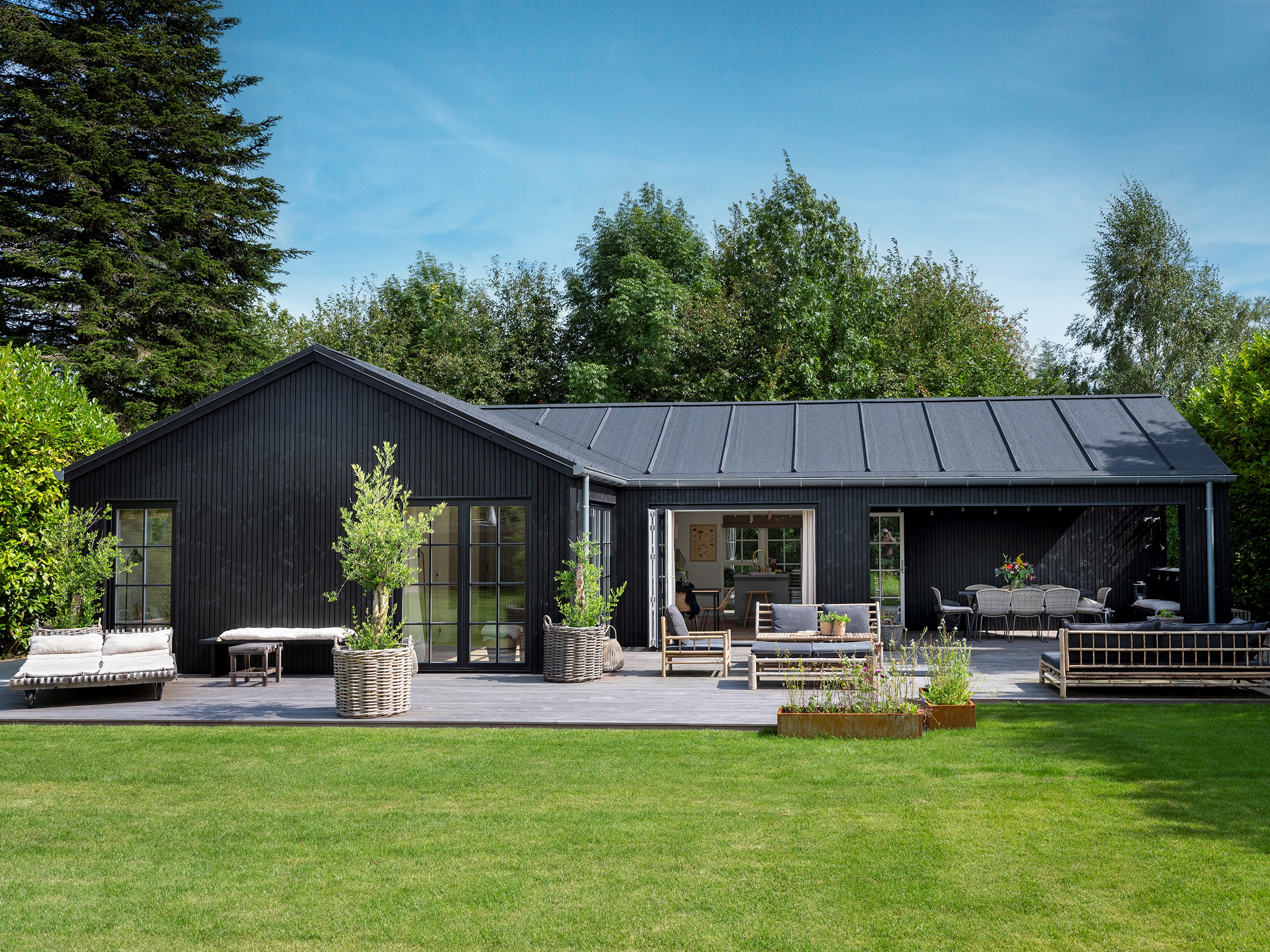 Skanlux Trend sommerhus med sprossede vinduer